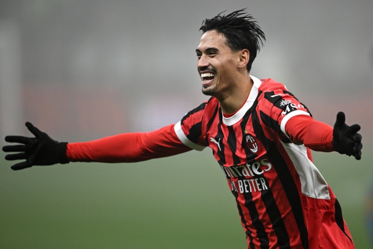 AC米兰前锋连续破门，进攻端表现抢眼