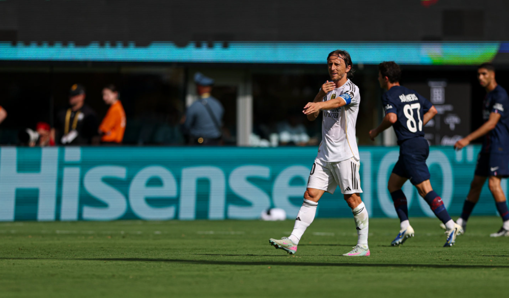 皇马阵容动荡，再度输球放弃夺冠