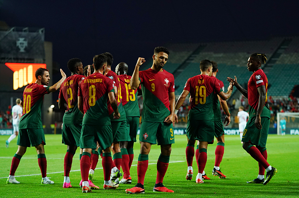 精彩瞬间葡萄牙队在欧预赛中获得胜利 精彩瞬间葡萄牙队在欧预赛中获得胜利