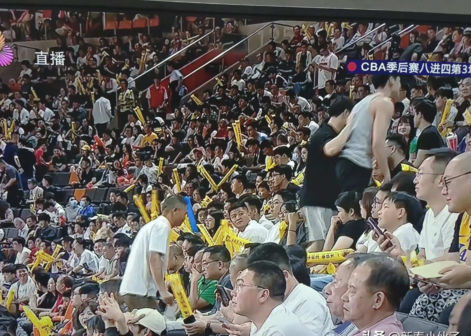 强队对决，现场观众热情高涨