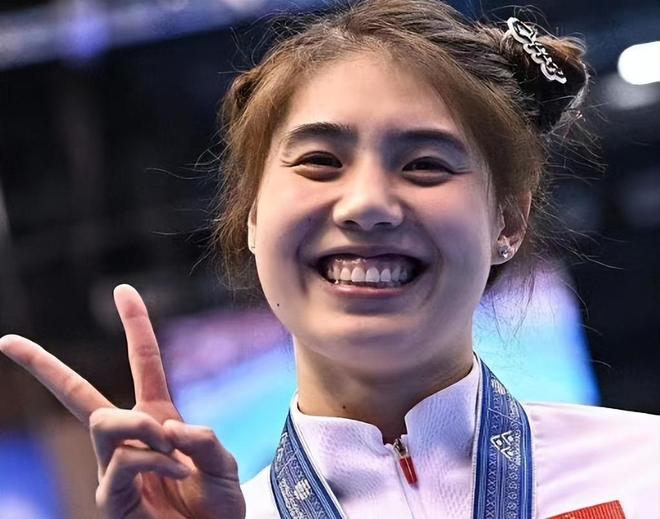 秘鲁游泳选手刷新国内记录获银牌