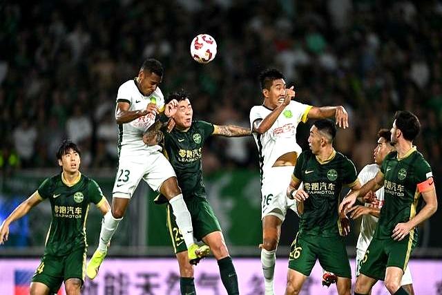 中超联赛呈现白热化局面,竞争激烈 中超联赛呈现白热化局面,竞争激烈