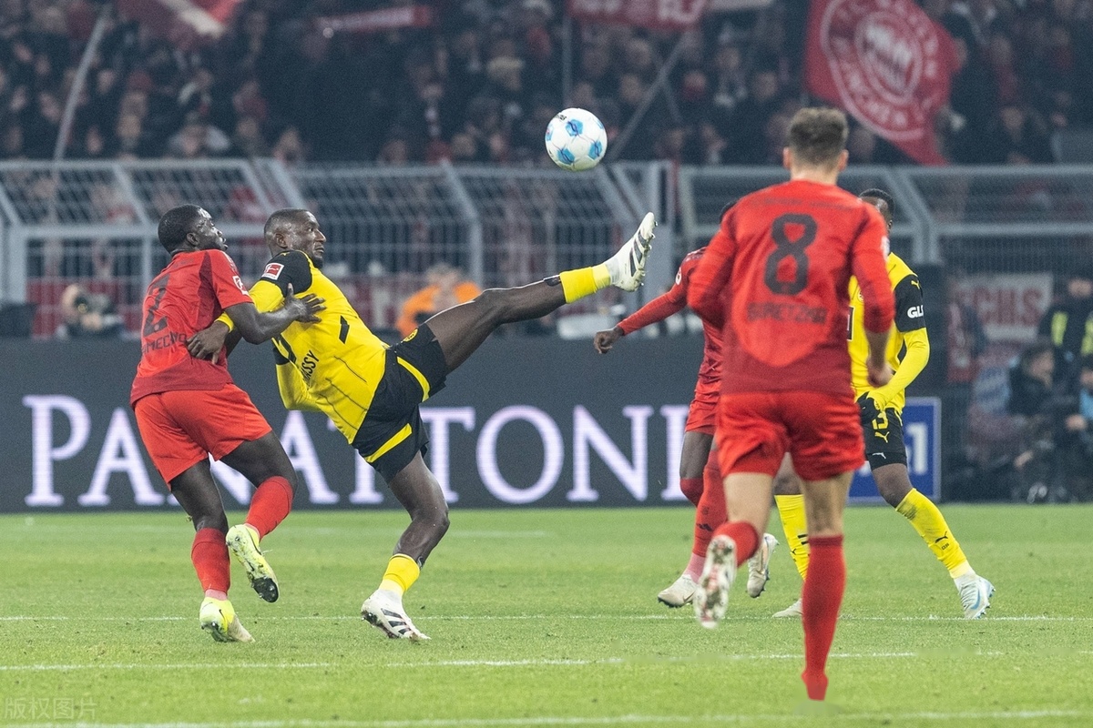 勒沃库森客场不敌拜仁慕尼黑，保级前景堪忧