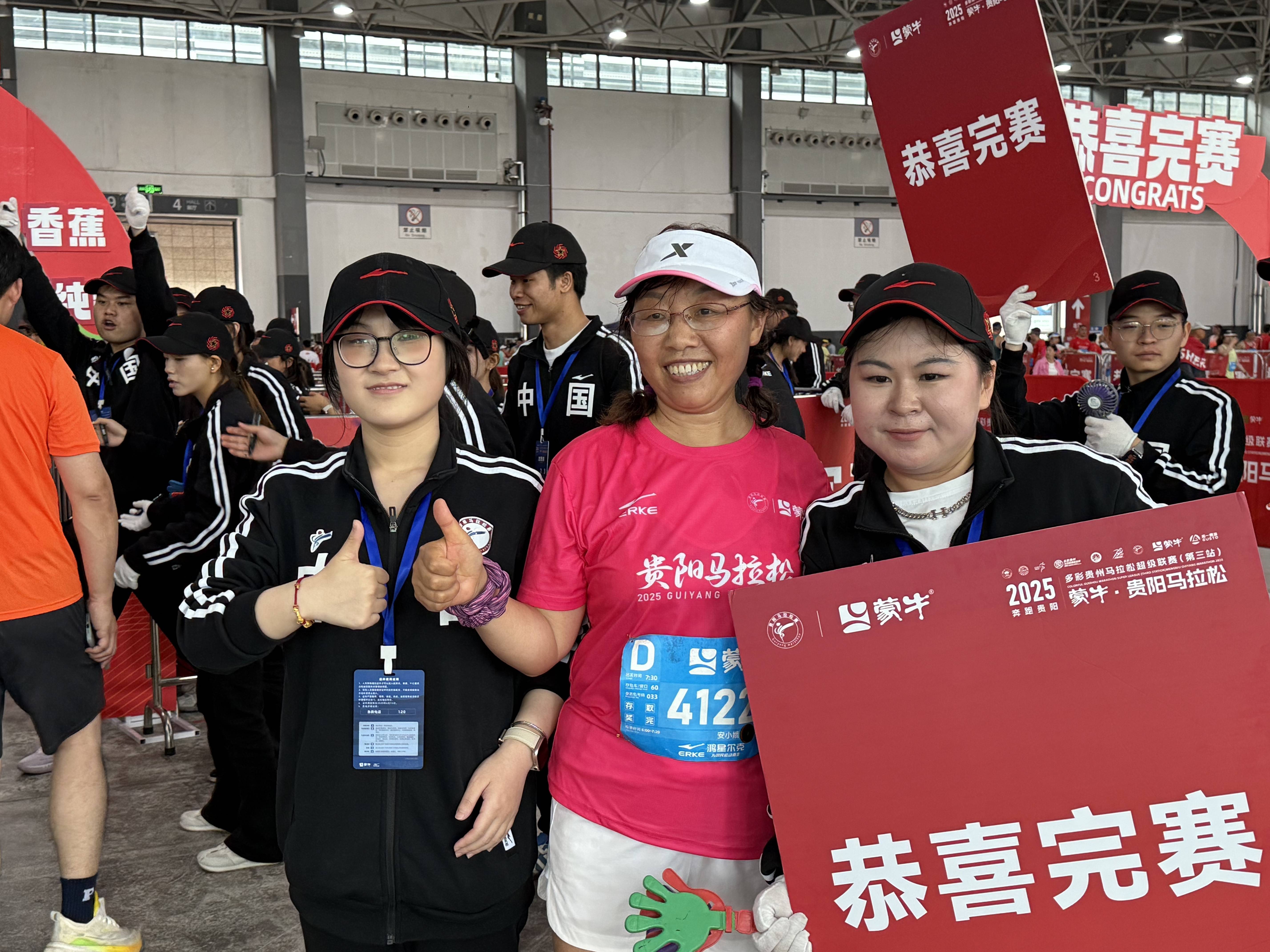 威廉希尔中文站-志愿者和观众热情支持参赛选手