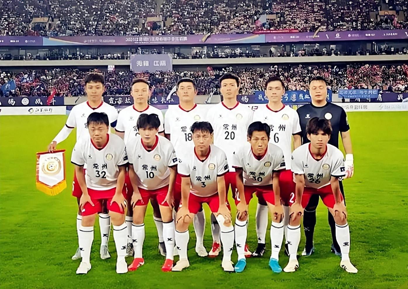 中超赛场聚精会神，强敌面前团结协力！