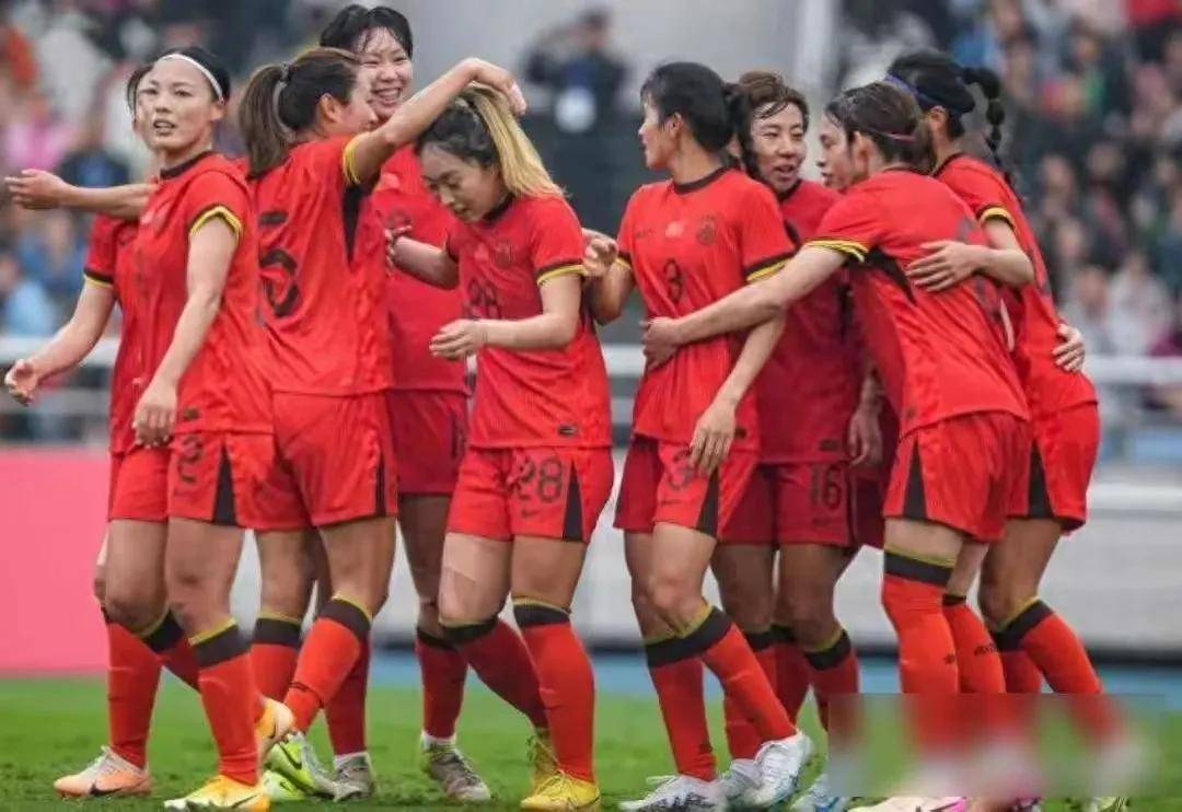 中国女足在比赛中的表现受到赞誉