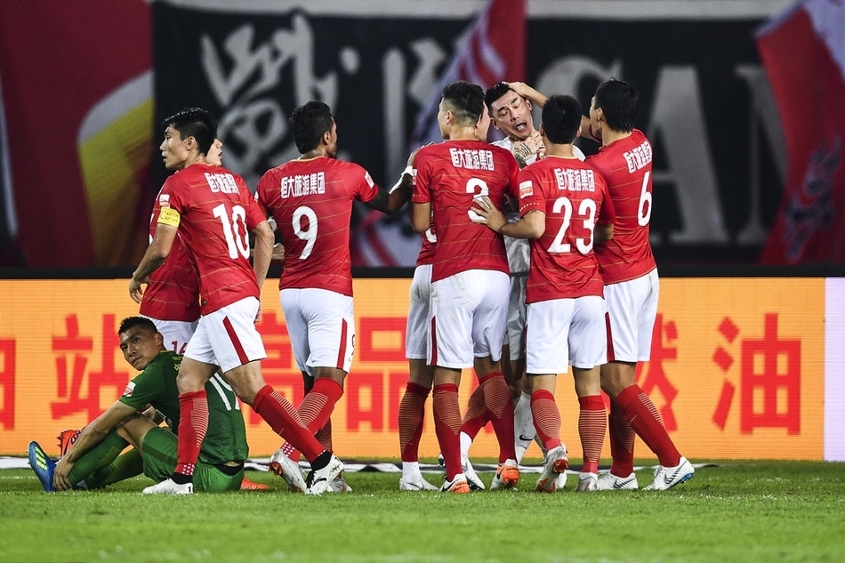 上港客场迎战广州恒大，中场核心组织几近完成建设