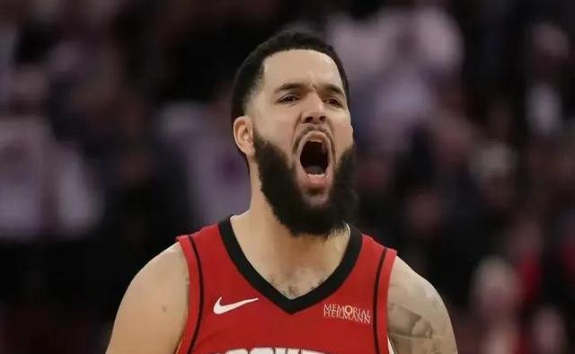 勇士队在主场遭遇四连败，危机重重