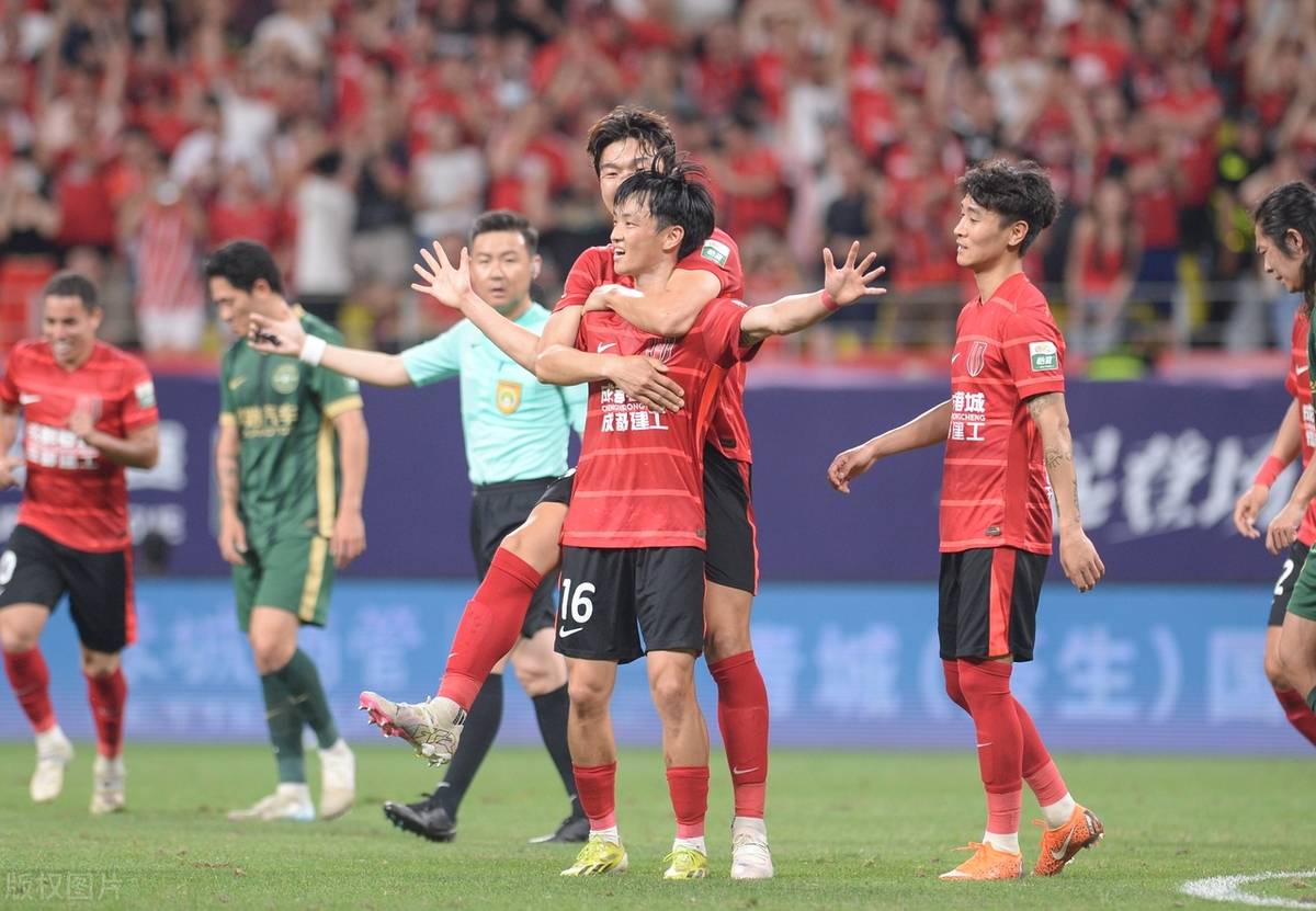 威廉希尔app-战绩亮眼：中超联赛中球队表现稳健，积分攀升