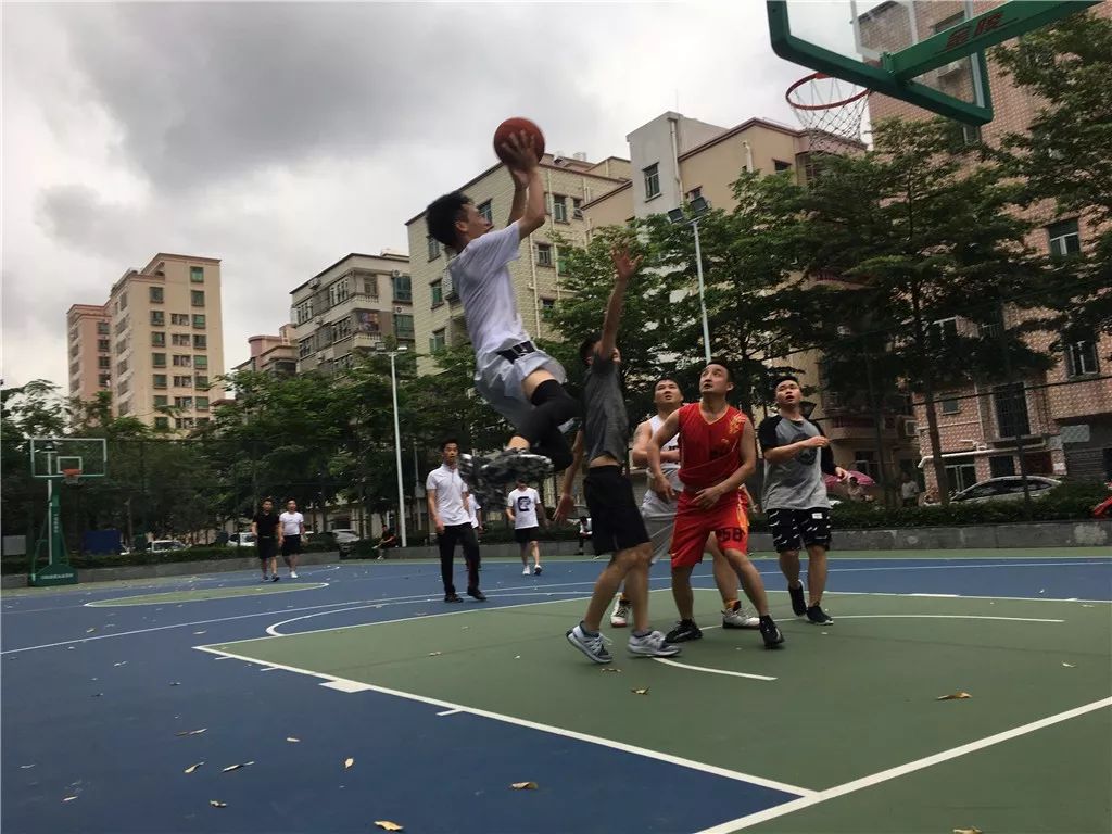 非洲明星球员在篮球友谊赛打出精彩表现