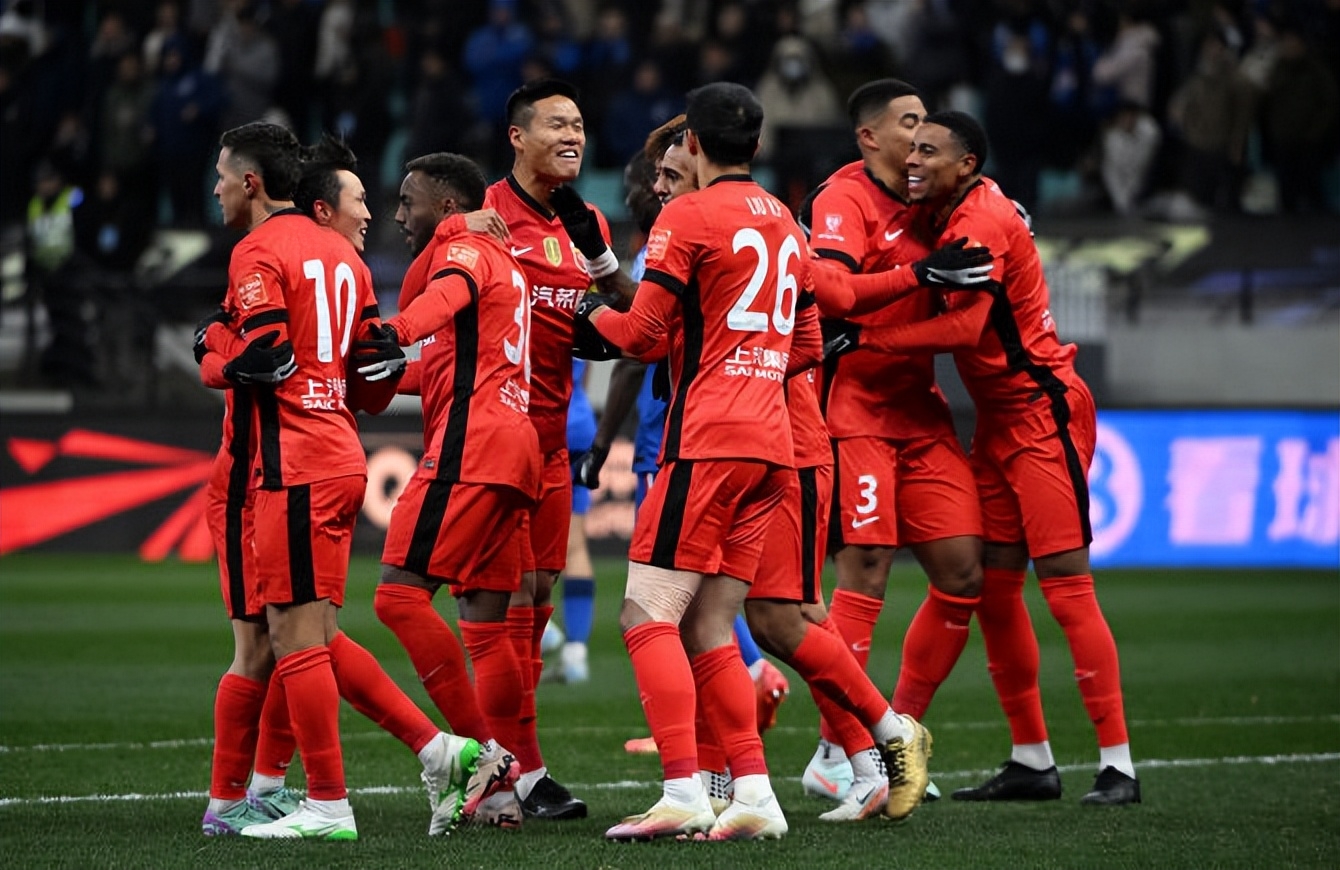 中超联赛:纷争不断的足球战场