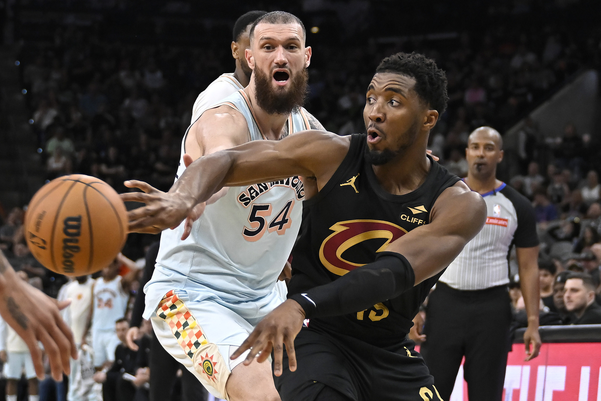 开拓者不敌马刺，西部排名继续下滑