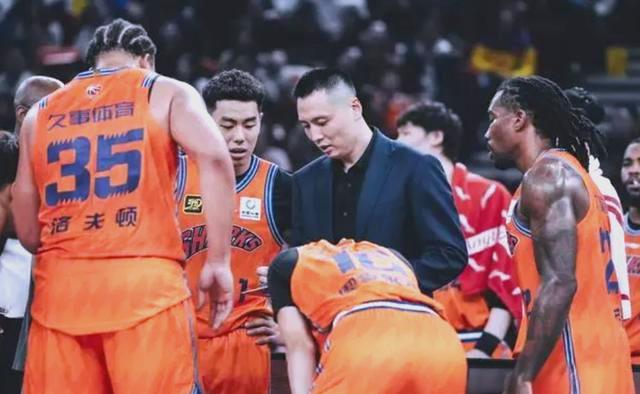 上海男篮不敌浙江队，遭遇三连败