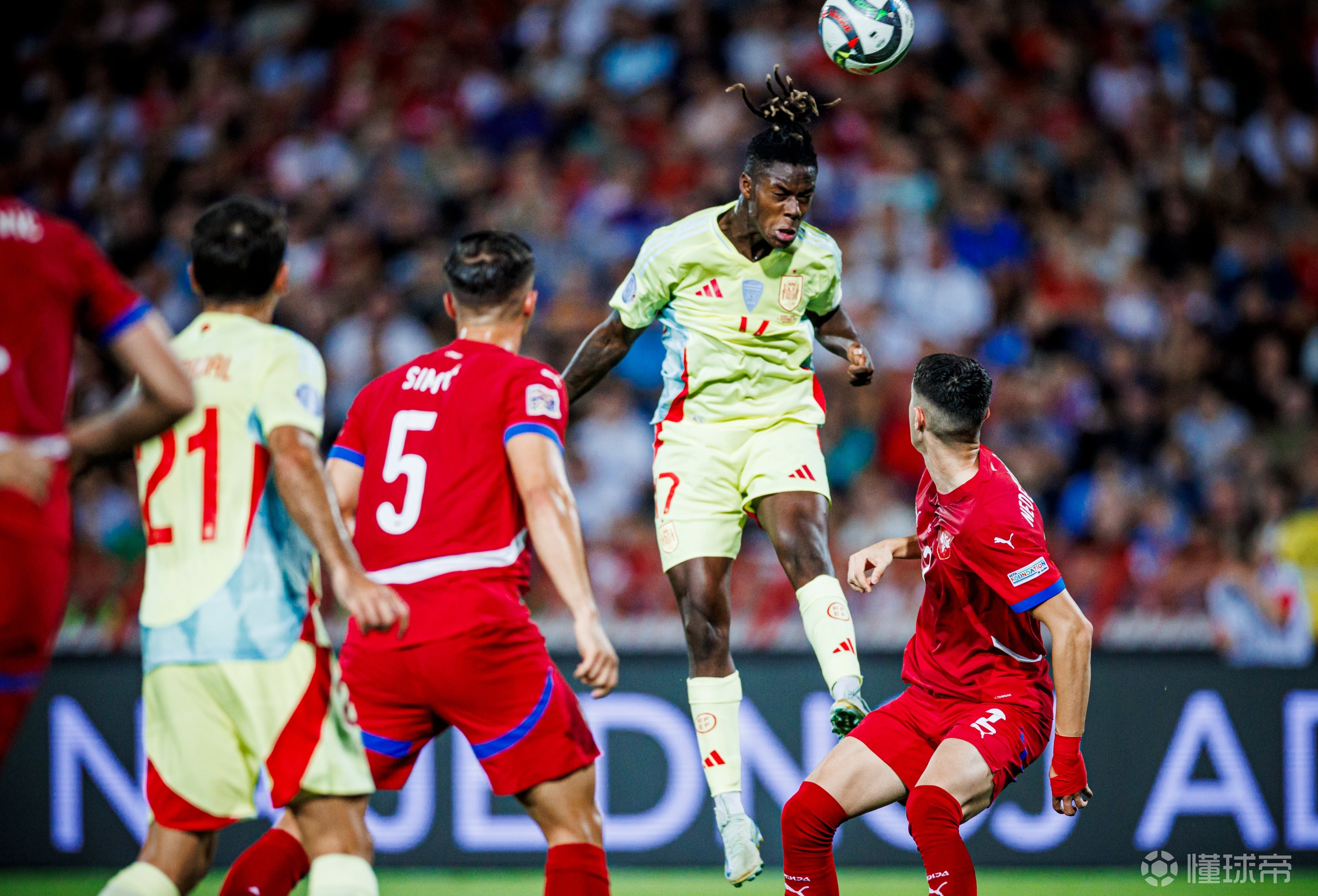 西班牙队在与克罗地亚队的比赛中表现抢眼，取得胜利