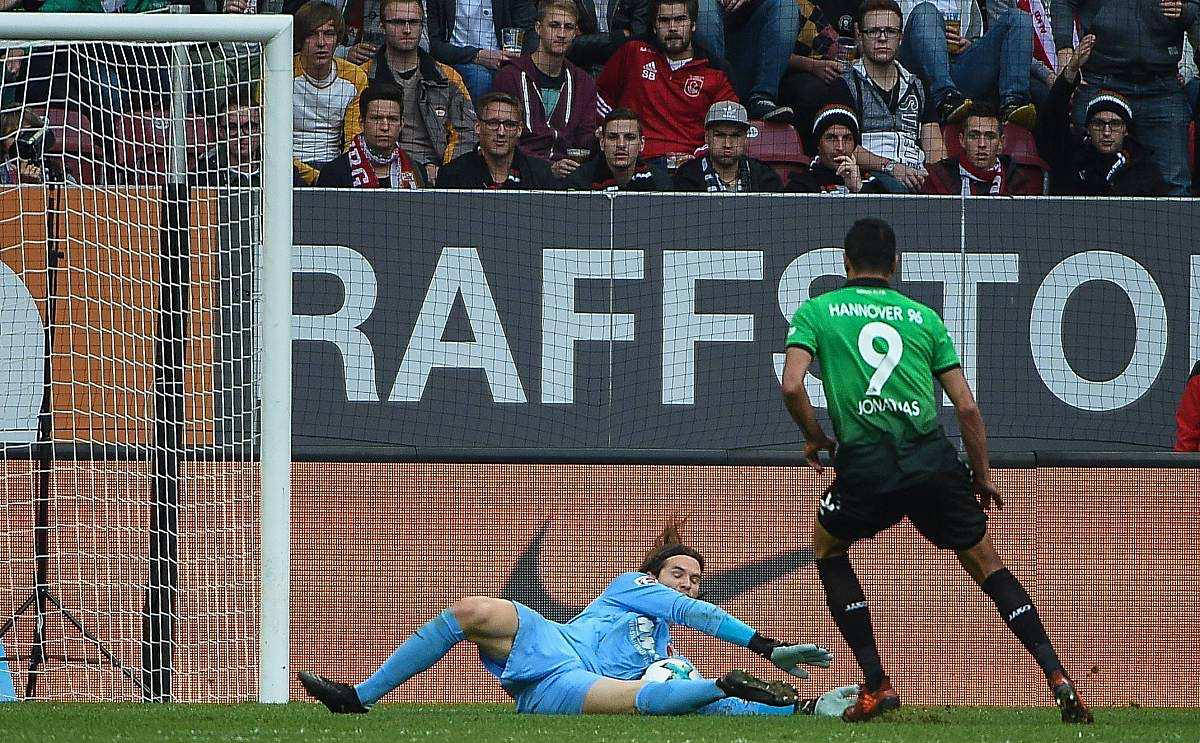 汉诺威96主场遭遇失利，遭遇困境积分榜倒数