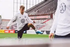 克德队在欧预赛比赛中面临挑战