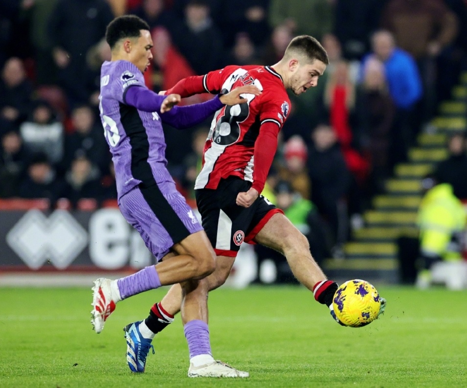 谢菲联客场大败，未能突破防线遭遇失败