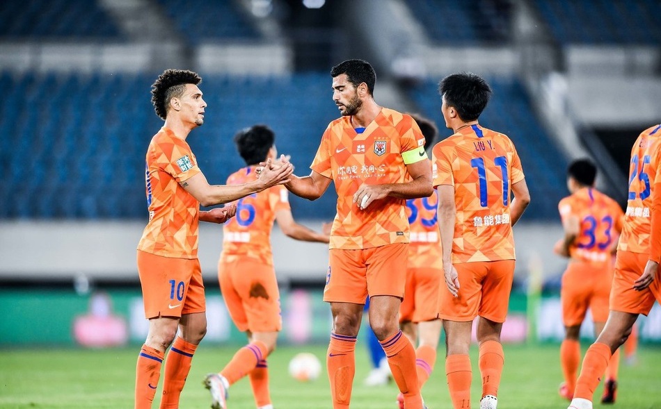 鲁能胜利前进，小组积分逼近头名