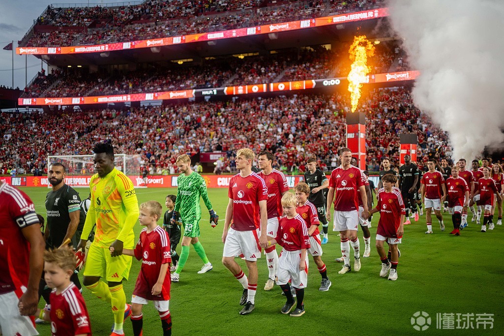 曼联客场告捷，红魔球迷欢欢喜喜