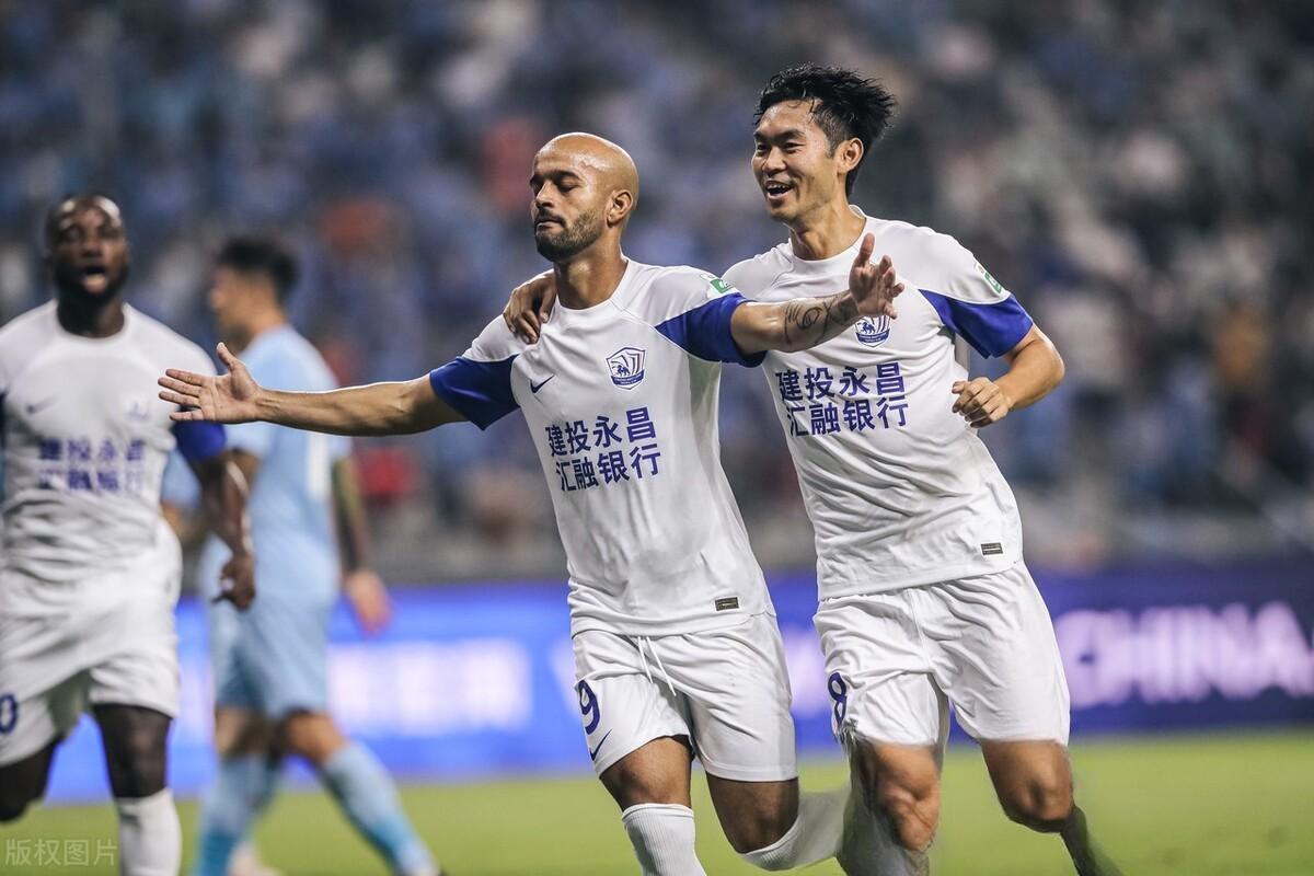 亚眠取得关键胜利，球队士气大增