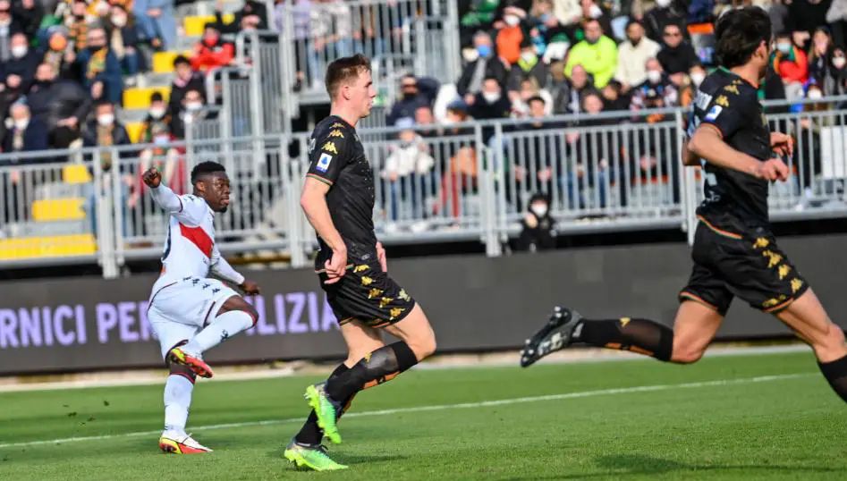 热那亚球迷举办激烈的支持活动