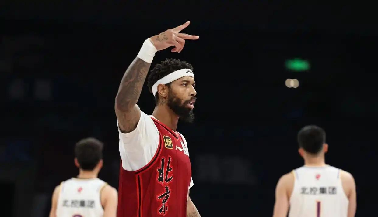 球队主力遭受伤势困扰，备胎球员挺身而出