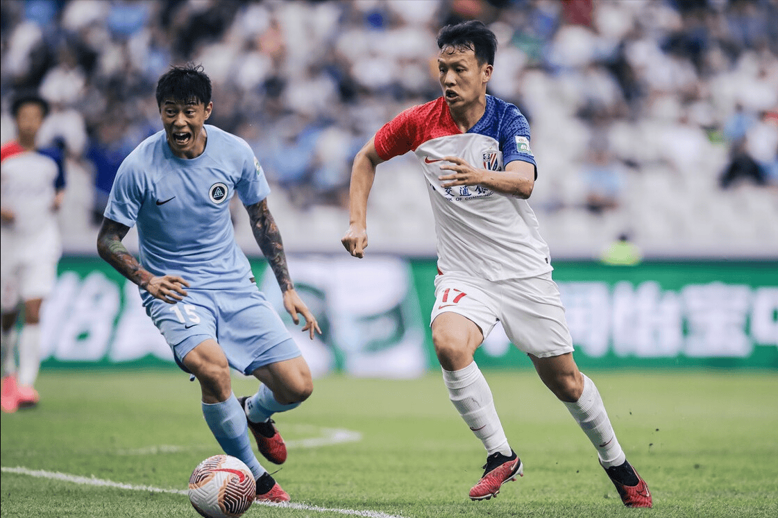 联赛冠军争夺白热化，劲旅展开殊死厮杀