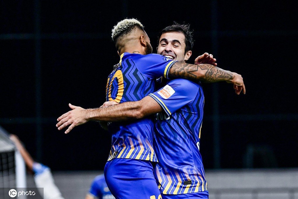 苏宁主场3-1力压深圳佳兆业，领跑脱颖而出