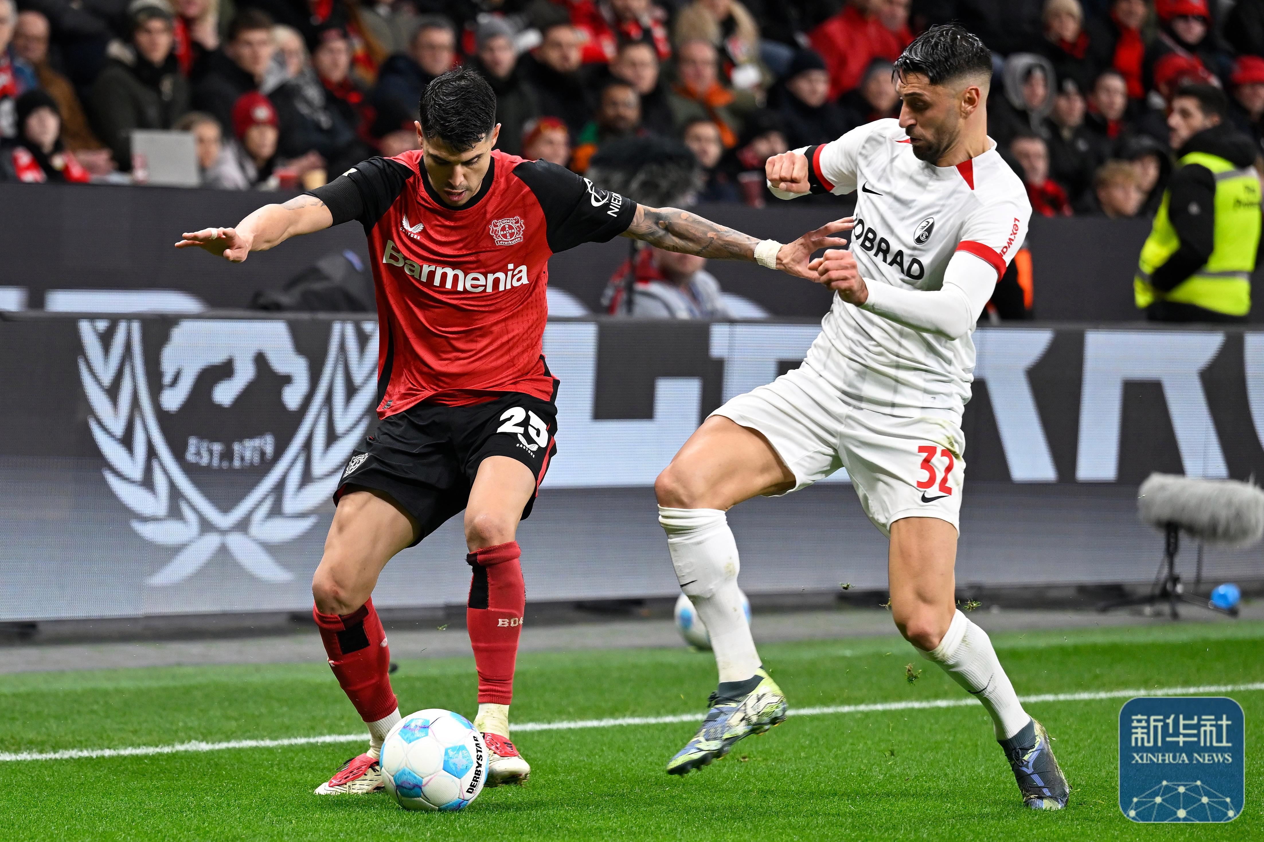 德国篮球联赛冠军争夺赛，多支劲旅激烈对抗