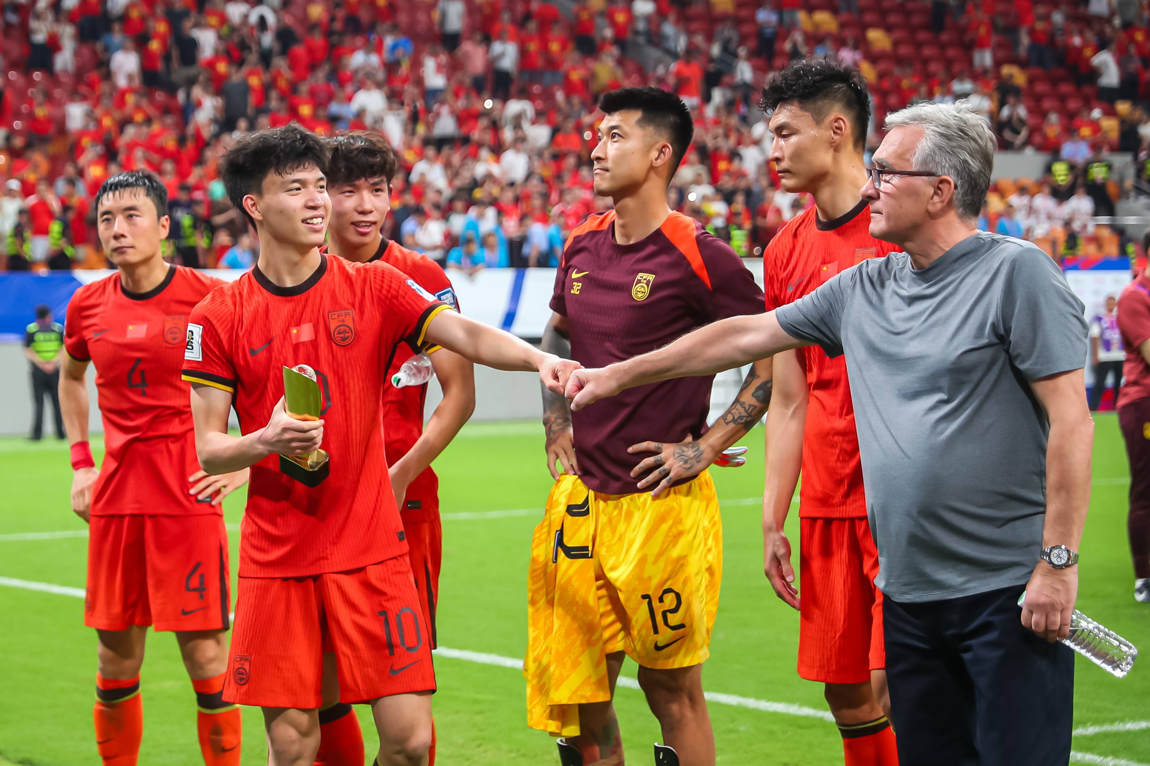 亚洲足球风起云涌，豪门对阵引人瞩目