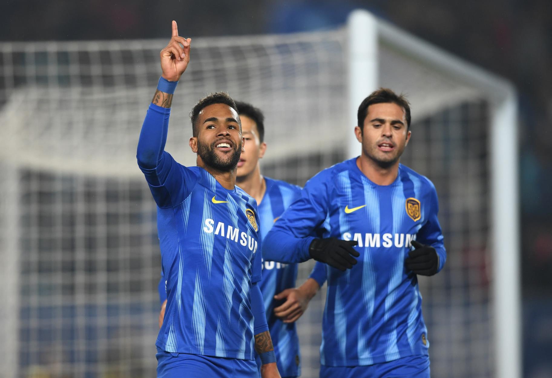 费拉拉森卢卡尼走红，连胜在望