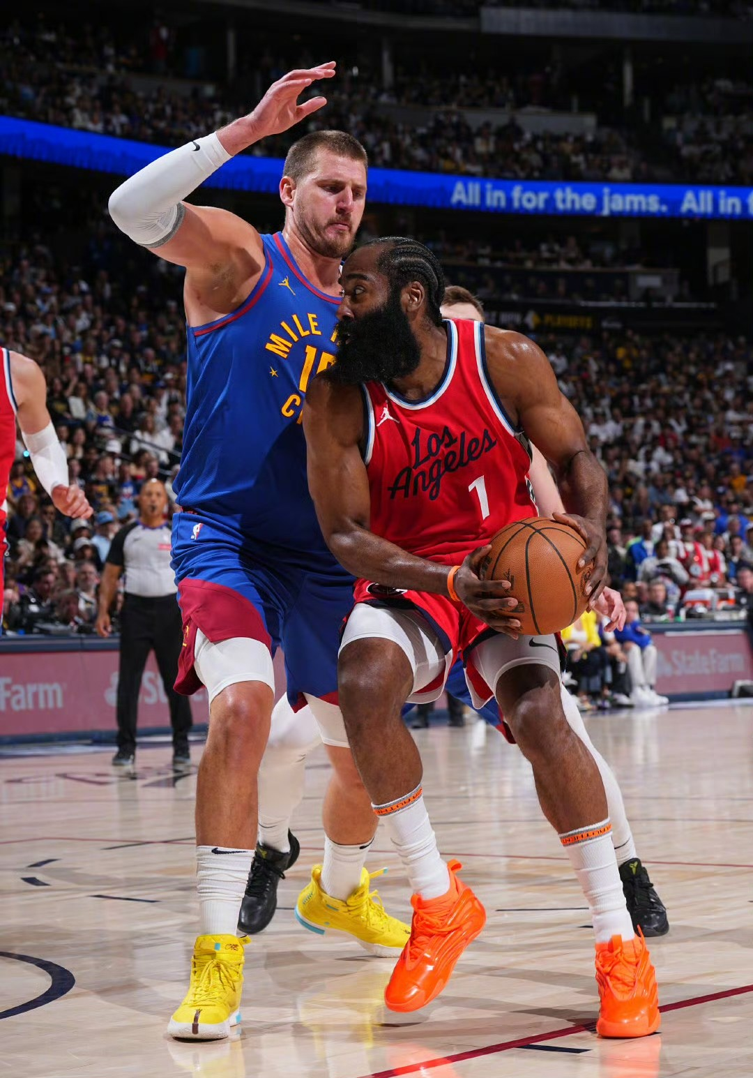 威廉希尔中文站-小牛队战胜掘金，取得三连胜