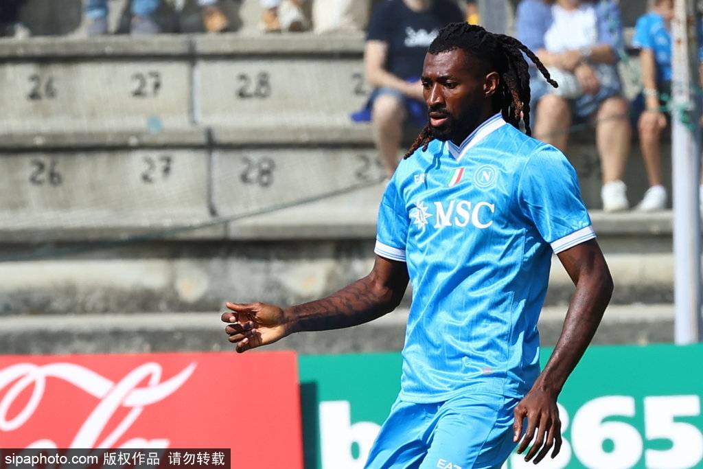 沃特福德买断英超射手，球队蓄力冲刺；球迷欣喜