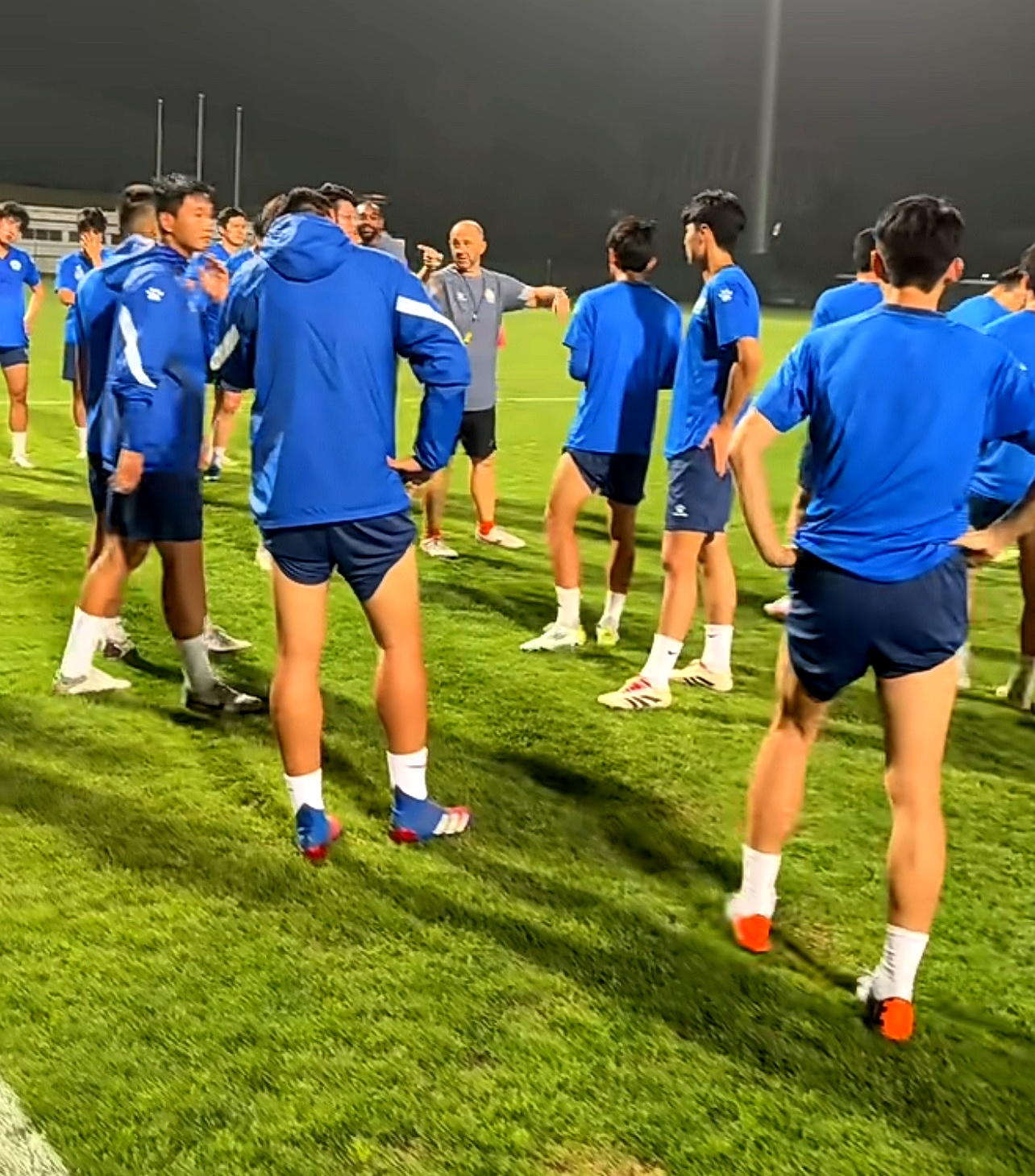 威廉希尔中文站-青训营炙手可热，多队争相选拔优秀球员