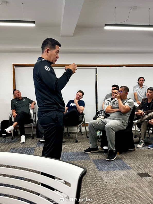 威廉希尔官网-篮球裁判员在重大比赛中表现得当，凭实力取胜