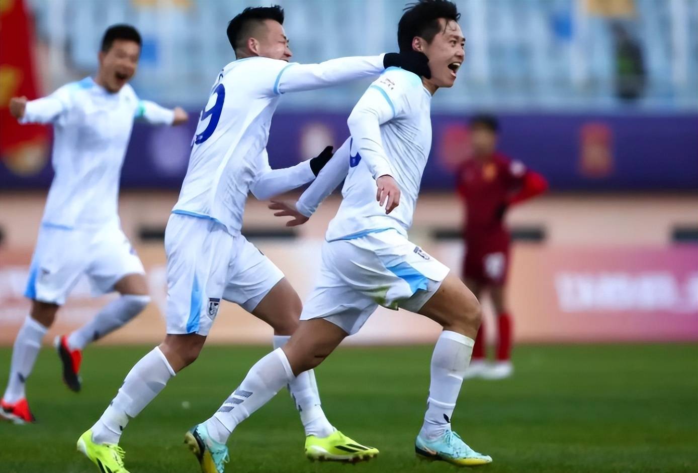 大连一方全力备战，期待扭转连败态势