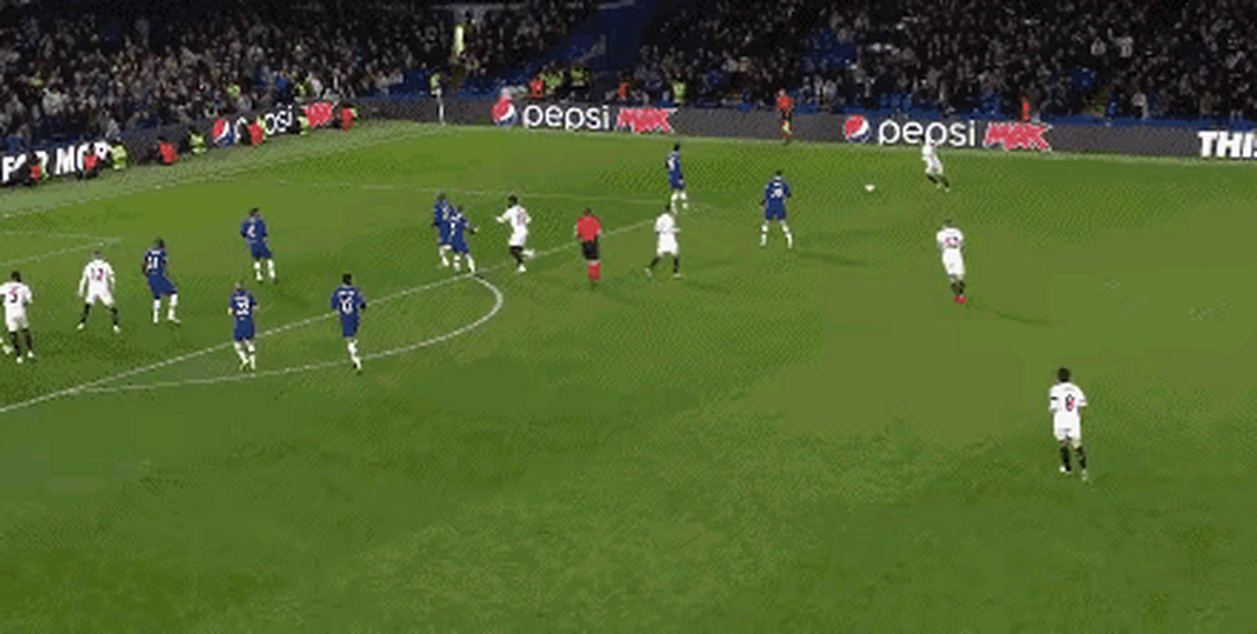 AC米兰客场不敌切尔西，遭遇惨败