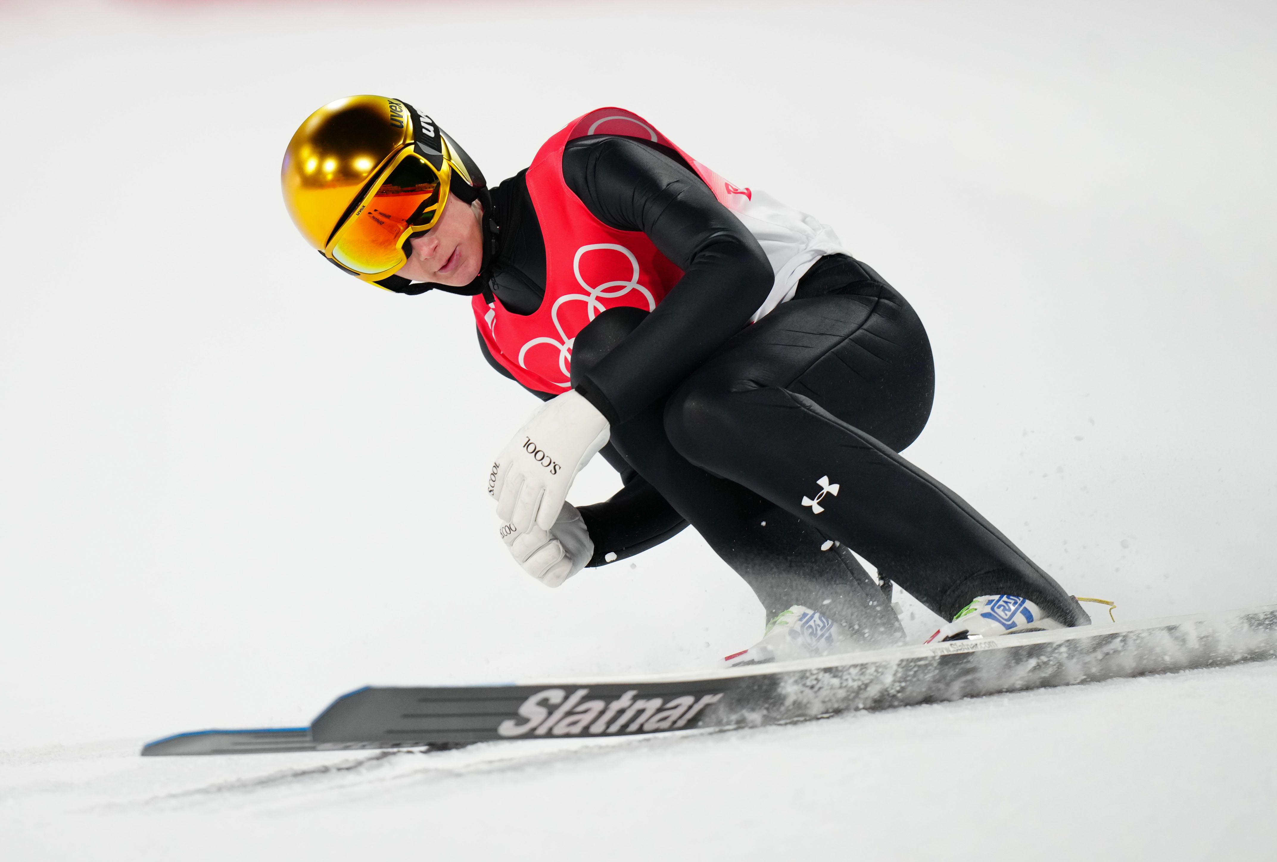 跳台滑雪选手表现抢眼，斩获金牌