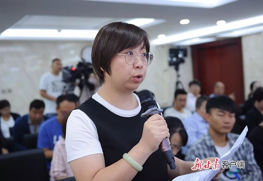 球场上的风云人物将谱写辉煌的篇章！