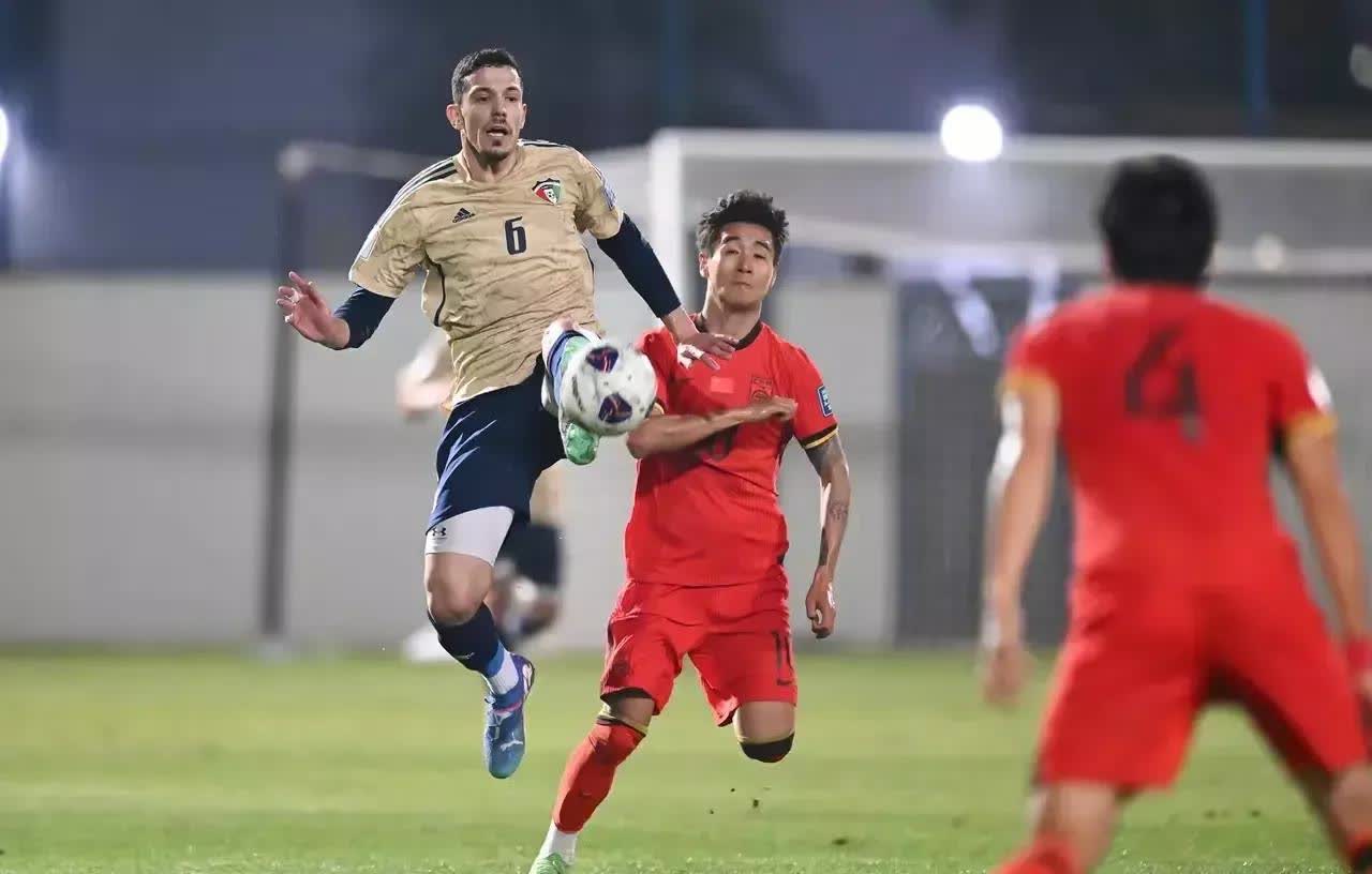 英国威廉希尔-紧张刺激的比赛中，球队团结一致，赢得了胜利