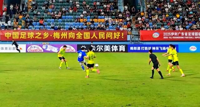 球队实力强劲，赛场上精彩纷呈