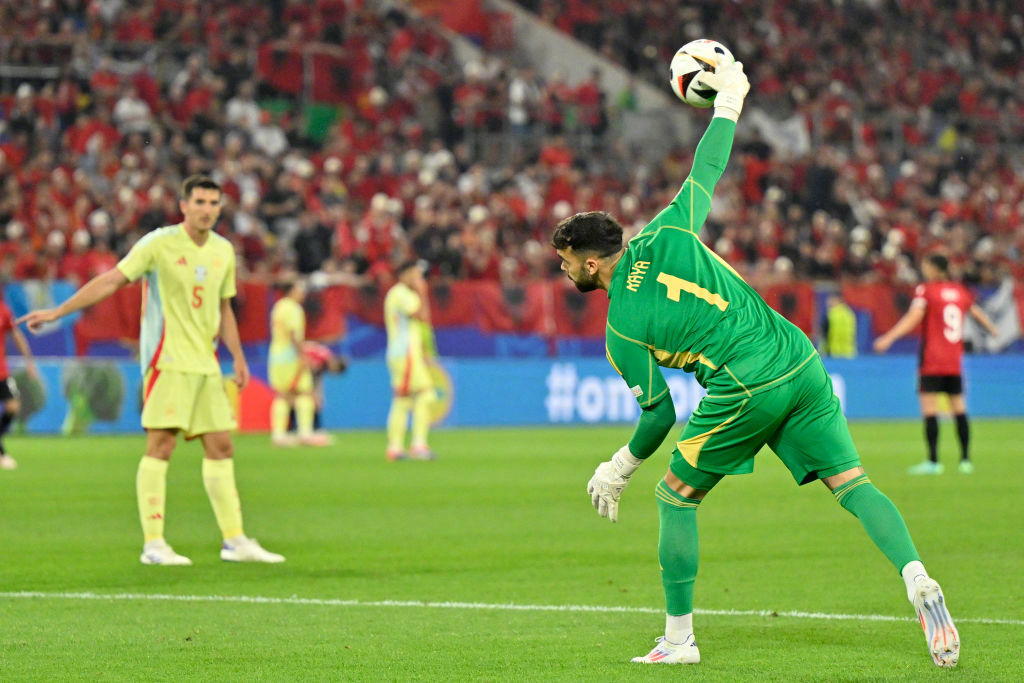 威廉希尔中文站-拉脱维亚球员在赛场上斗志昂扬