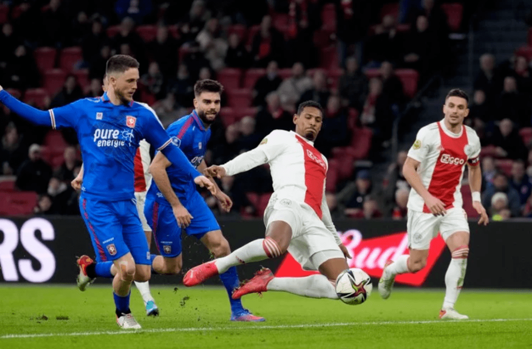 阿贾克斯疯狂得分，实力炸裂