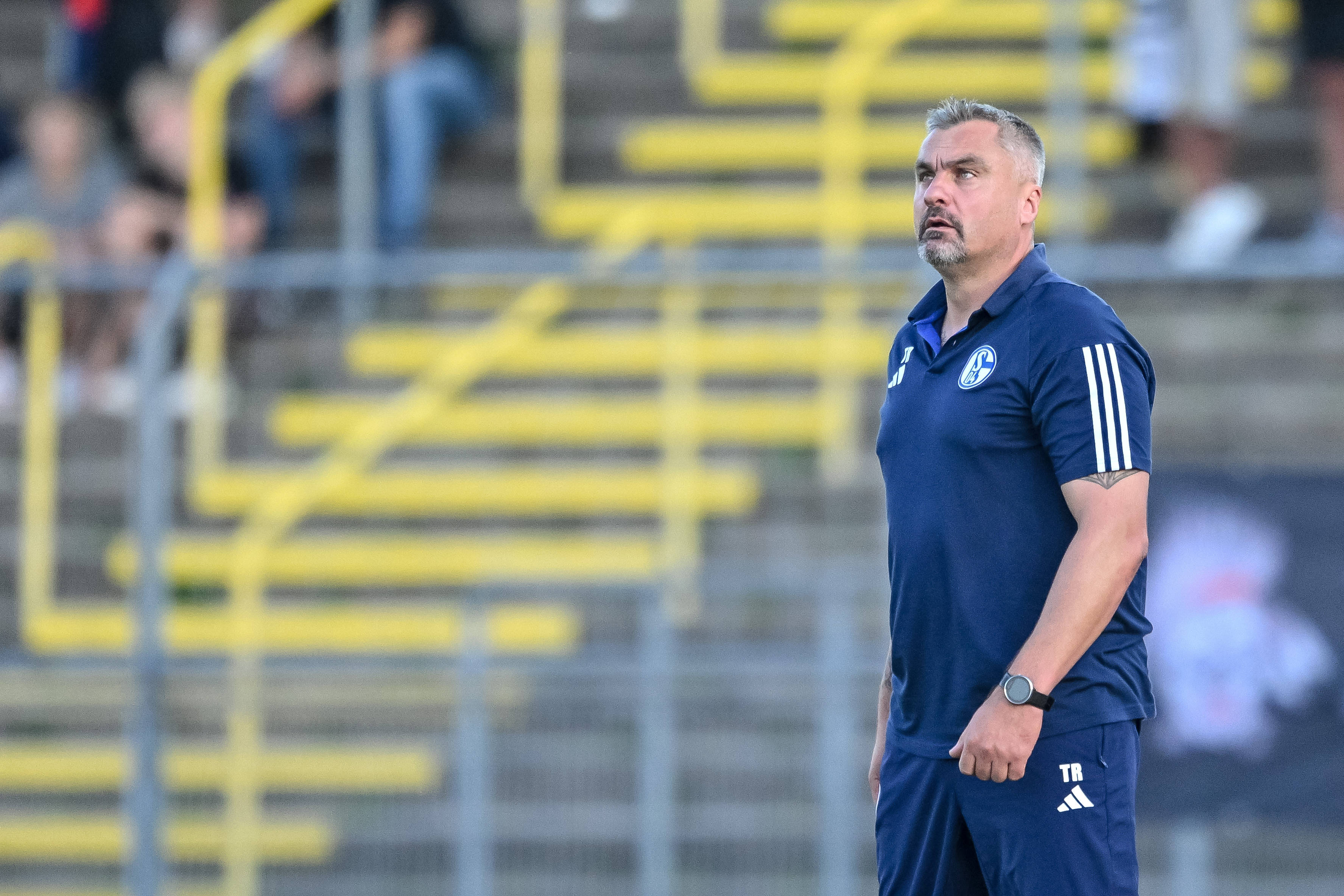 沙尔克04逆转战局，赢得比赛