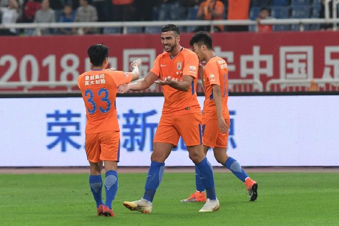 苏宁轻松战胜建业，继续领跑积分榜