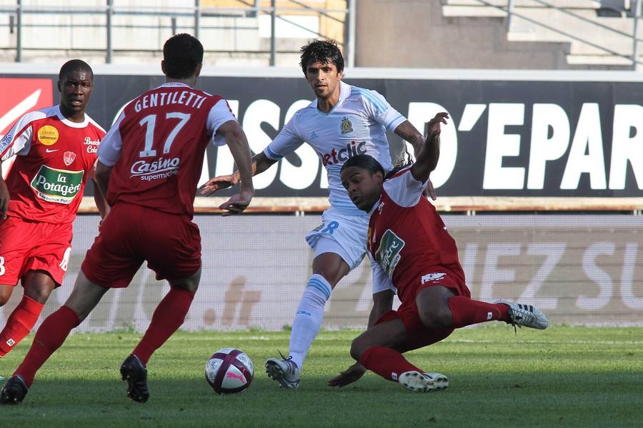 瓦朗谢纳战平布雷斯特,积分榜持续混战 瓦朗谢纳战平布雷斯特,积分榜持续混战