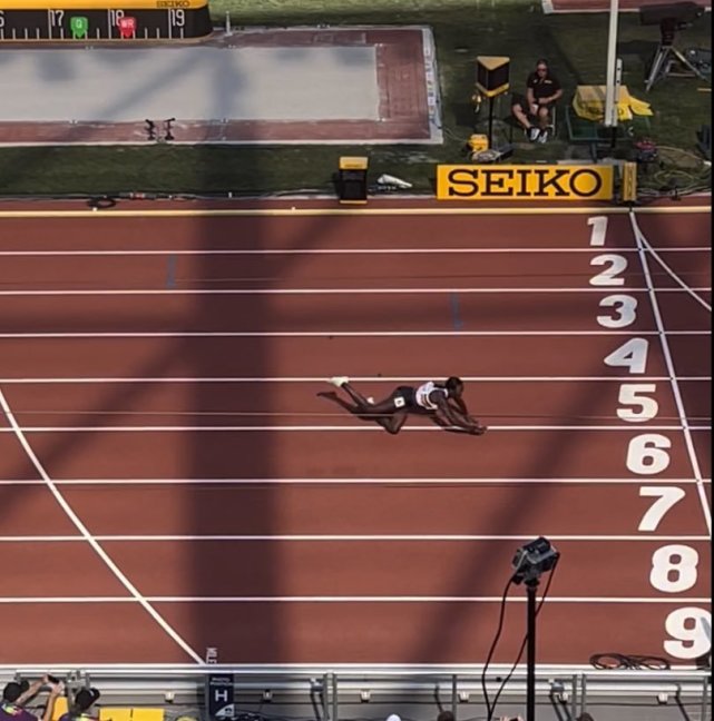 玻利维亚选手登顶田径比赛女子400米栏领先成绩