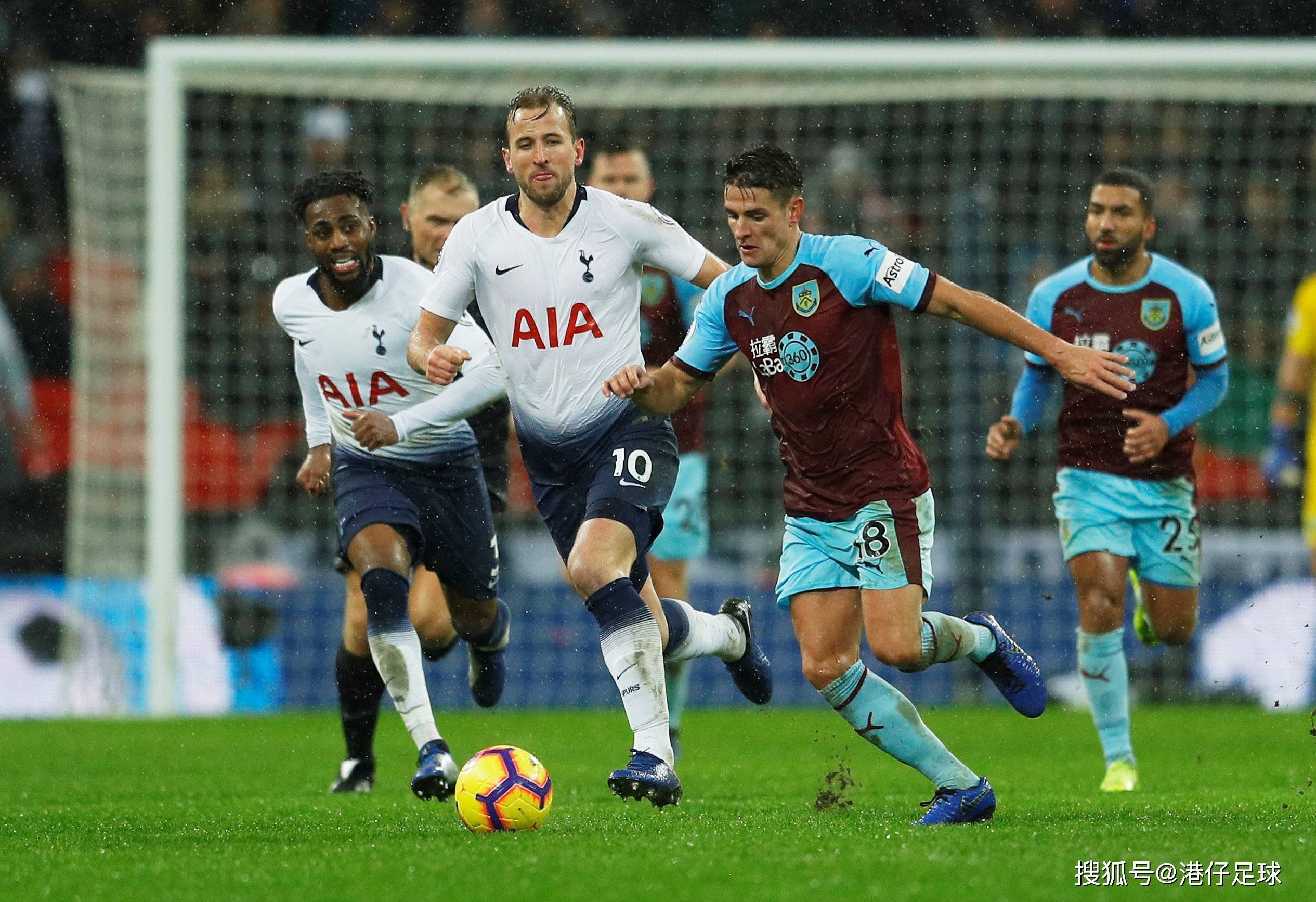 威廉希尔app-斯托克城客场逼平伯恩利，保持不败领先积分榜