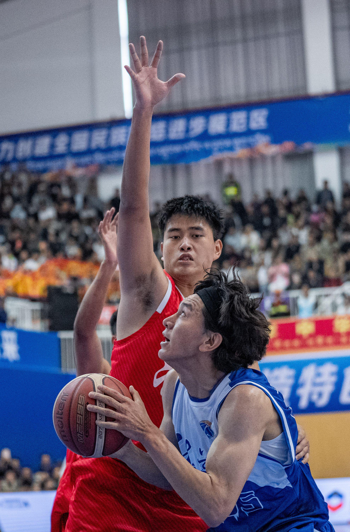 西藏篮球赛季战火激烈,势如破竹 西藏篮球赛季战火激烈,势如破竹