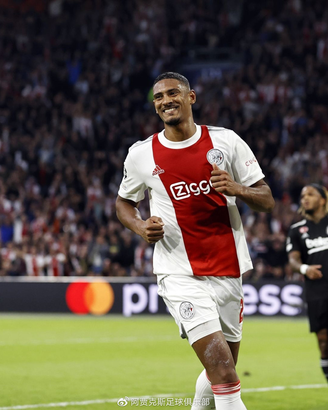 威廉希尔官网-阿贾克斯拼尽全力，欧冠决途精彩连连